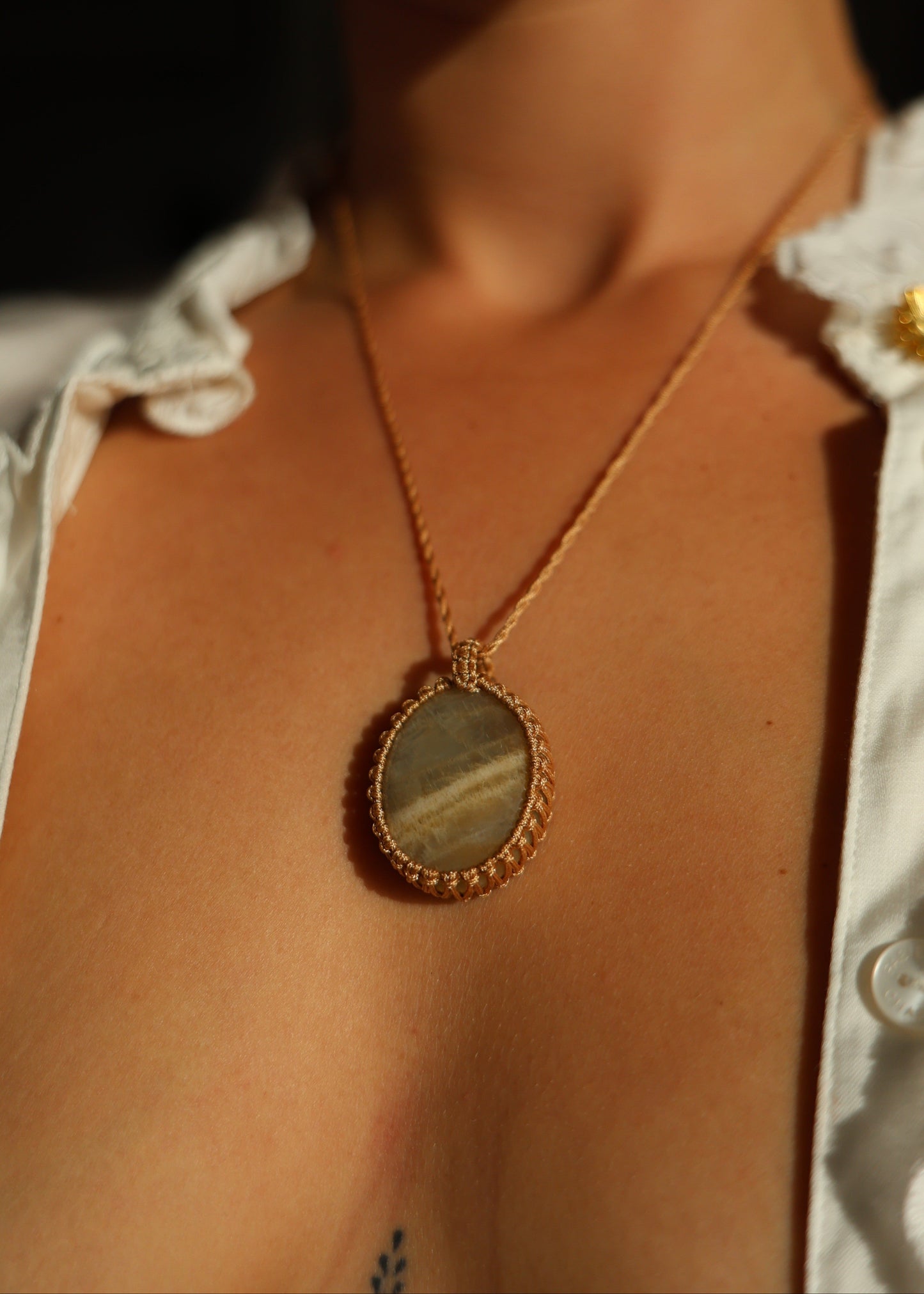 Earth | Beige Maansteen