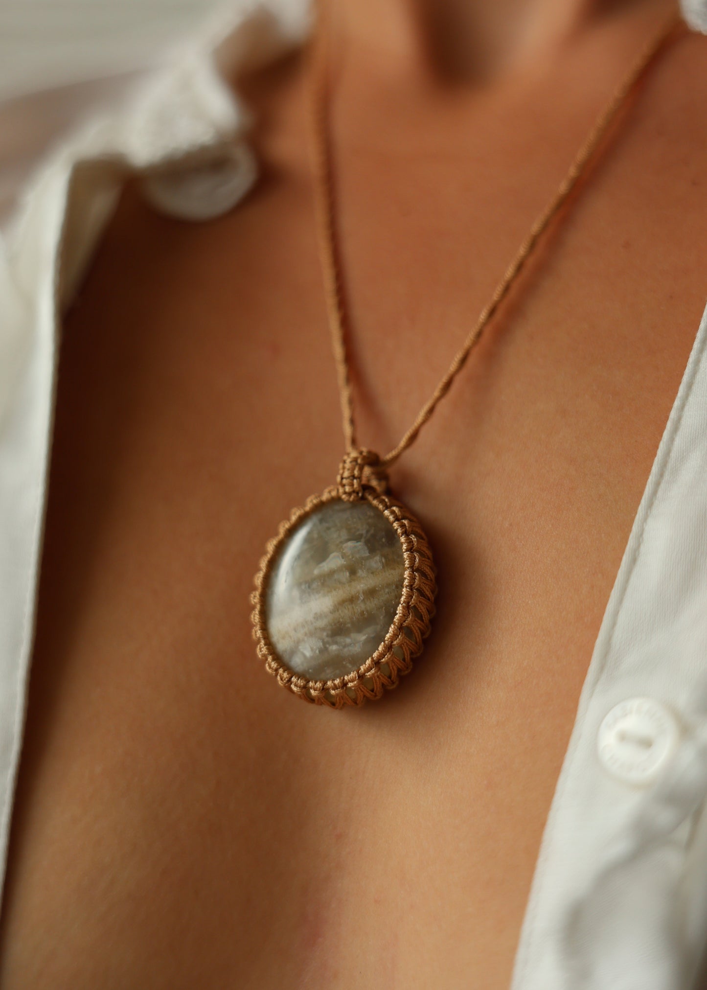 Earth | Beige Maansteen