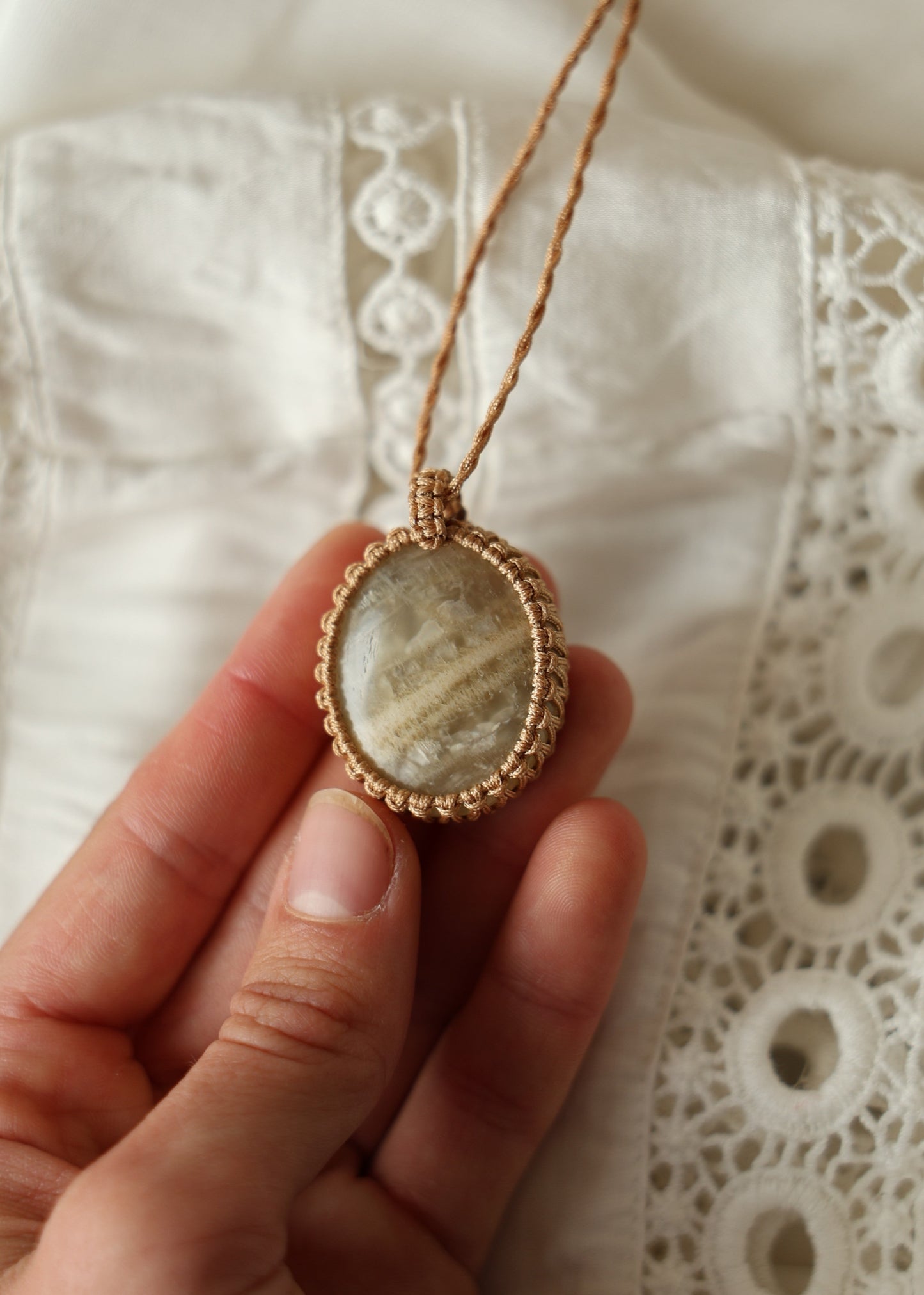 Earth | Beige Maansteen
