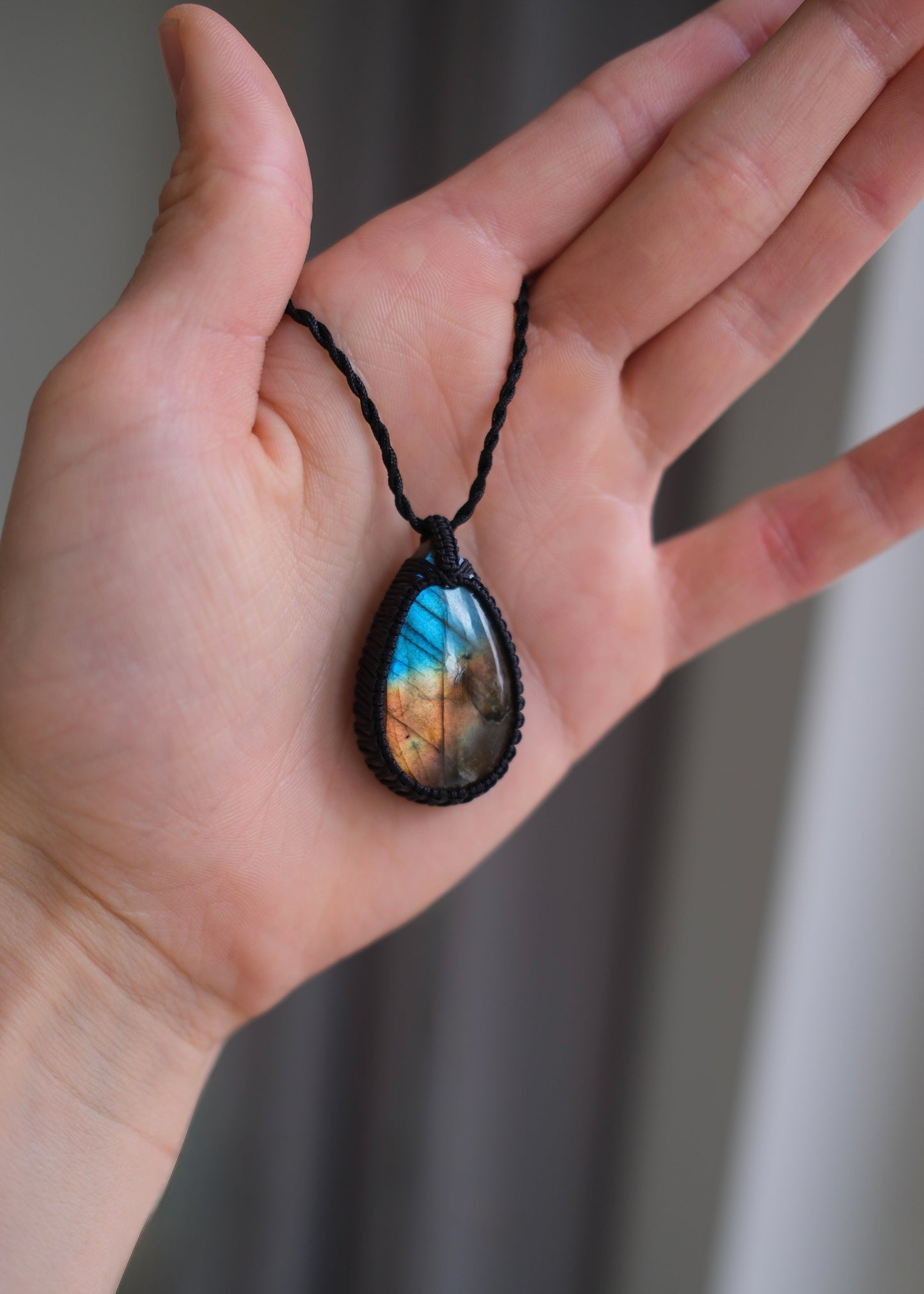 Earth & sky | Labradoriet